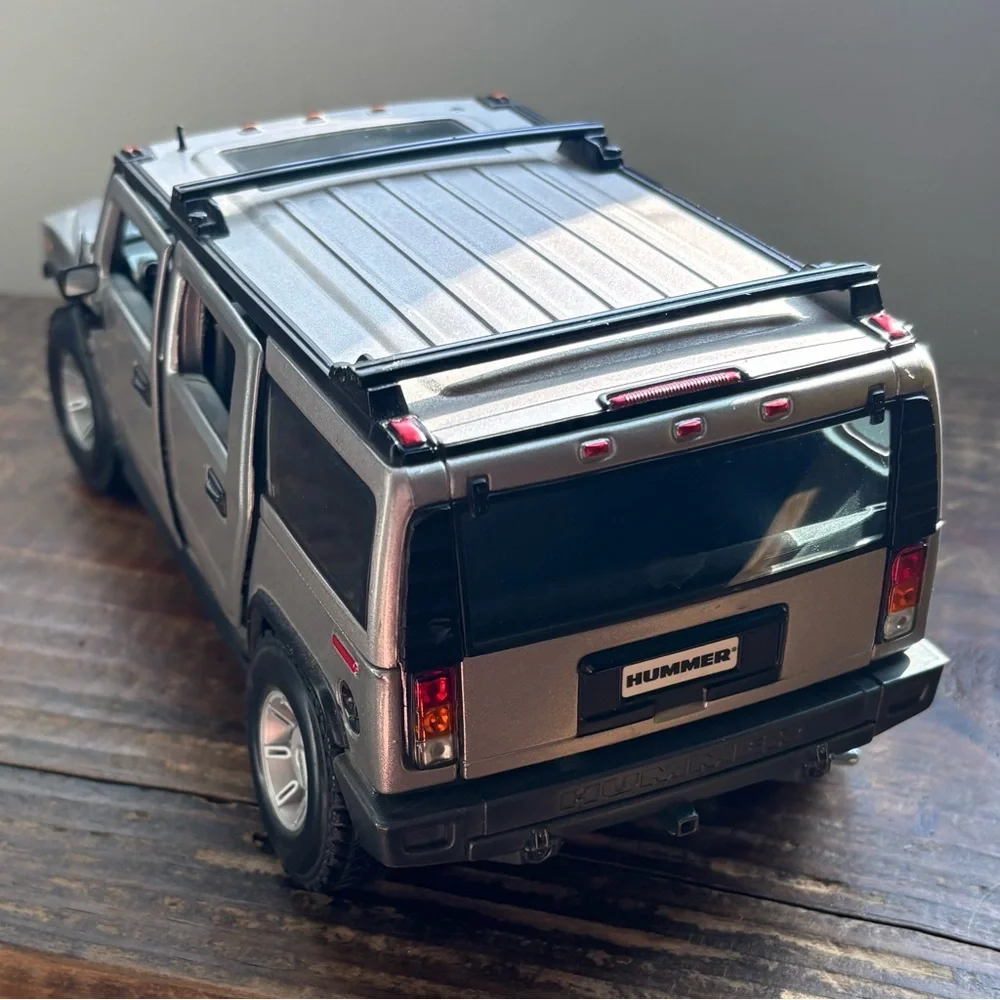 🎒BTS SALE📚 Maisto Premiere Edition Silver Hummer H2 SUV [1:18 Scale]